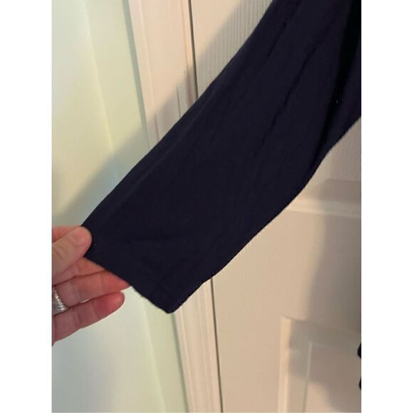 Simply Irresistible Navy Blue Large V-neck. - Picture 4 of 7